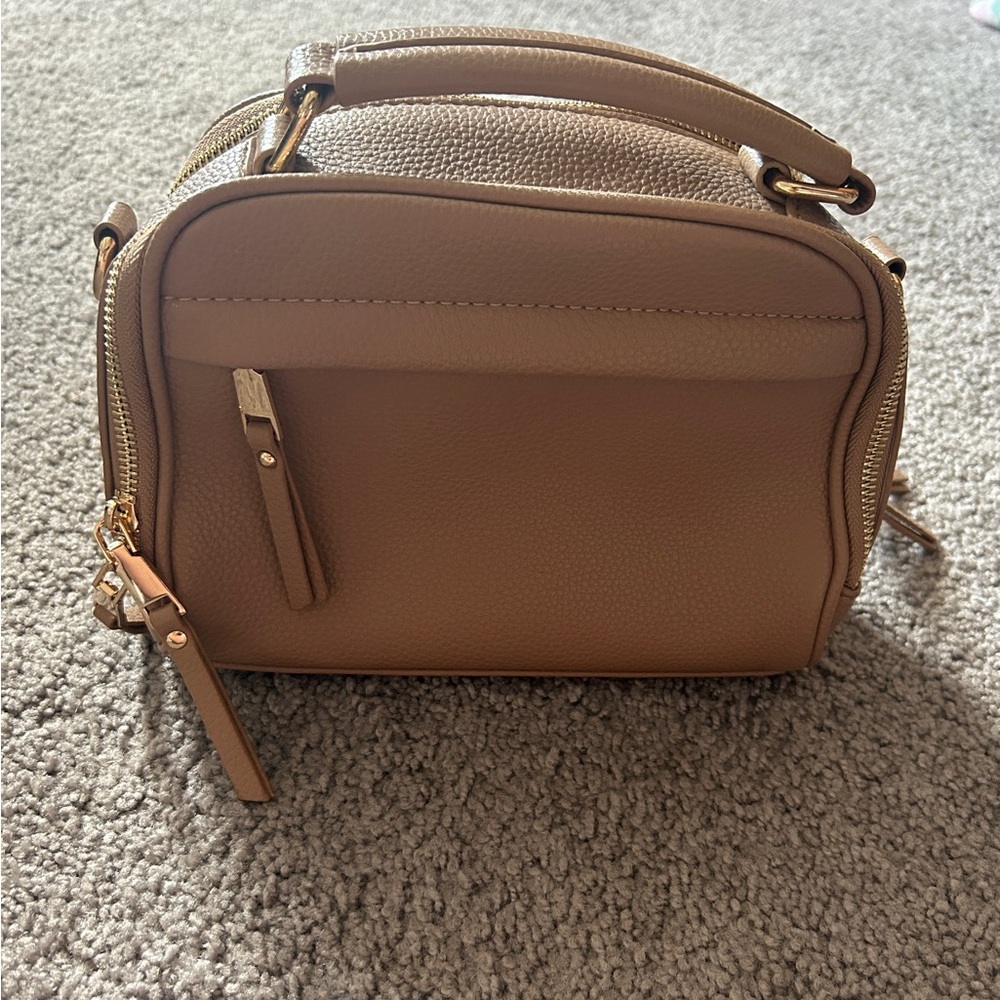Elegant Tan Leather Handbag